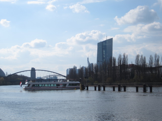 Frankfurt: Blick auf den EZB-Turm (Bild: Klaus Dapp)