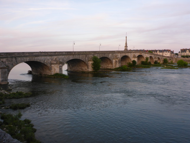 Brücke über die Loire in Blois (Bild: Klaus Dapp)