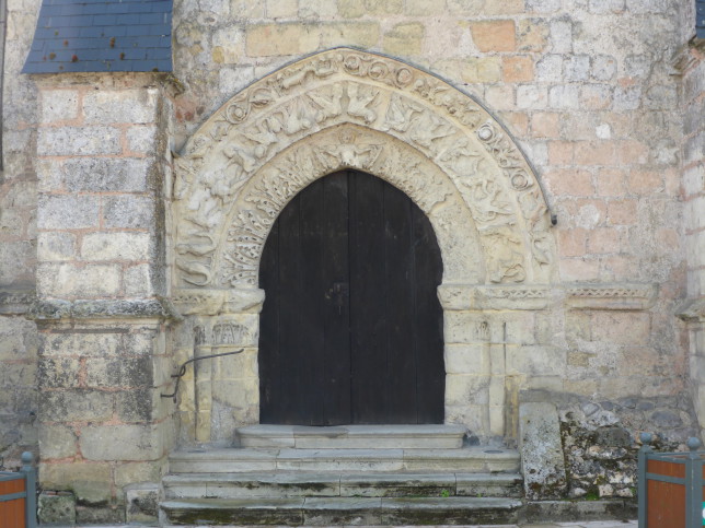 Eingangspforte der Kirche von Savonnières (Bild: Klaus Dapp)