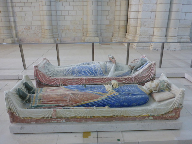 Grab von Richard Löwenherz und Isabella von Angoulême in der Abtei von Fontevraud (Bild: Klaus Dapp)