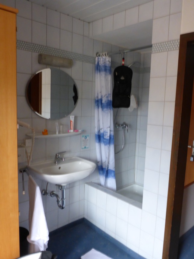 Dusche im Zimmer im Gasthaus Schiff (Bild: Klaus Dapp)