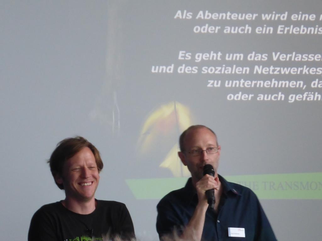 Paul Hollants (rechts) weist in seiner Vorstellung von Matthias Ramsel (links) auch darauf hin, dass Kiten nicht als bestimmungsgemäßer Gebrauch im Rahmen der Garantie gilt (Bild: Klaus Dapp)