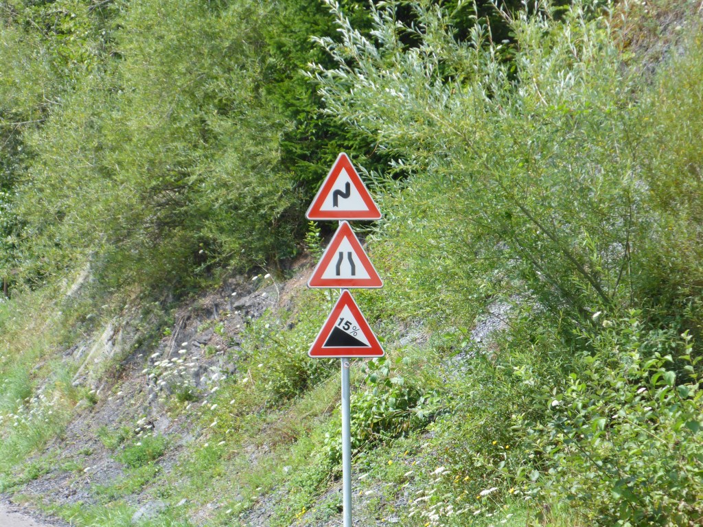Aller Anfang ist schwer... Zufahrt auf die ehemalige Bahnlinie (Bild: Klaus Dapp)