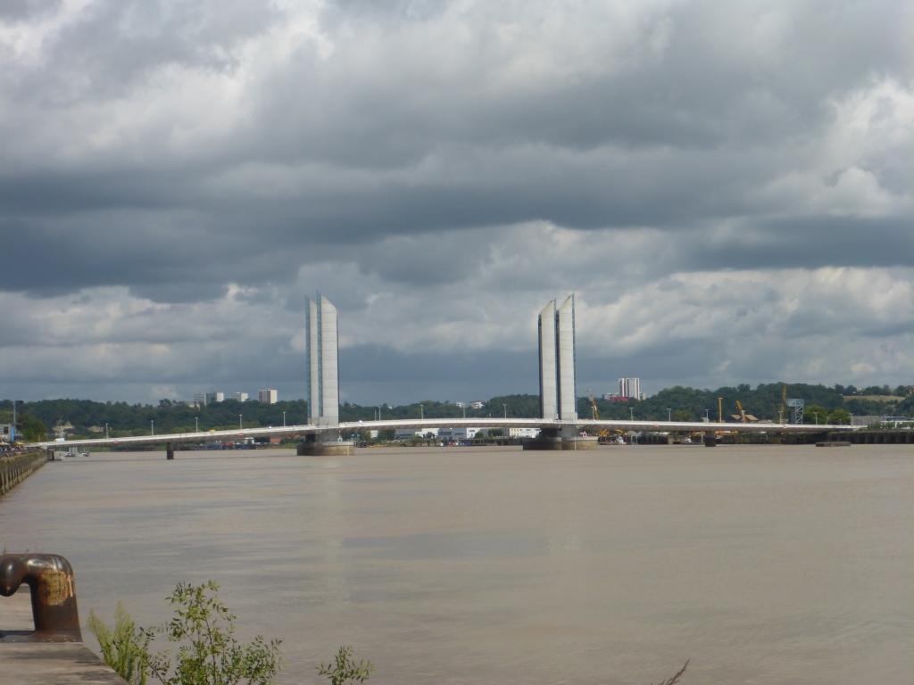 Hubbrücke über die Garonne (Bild: Klaus Dapp)