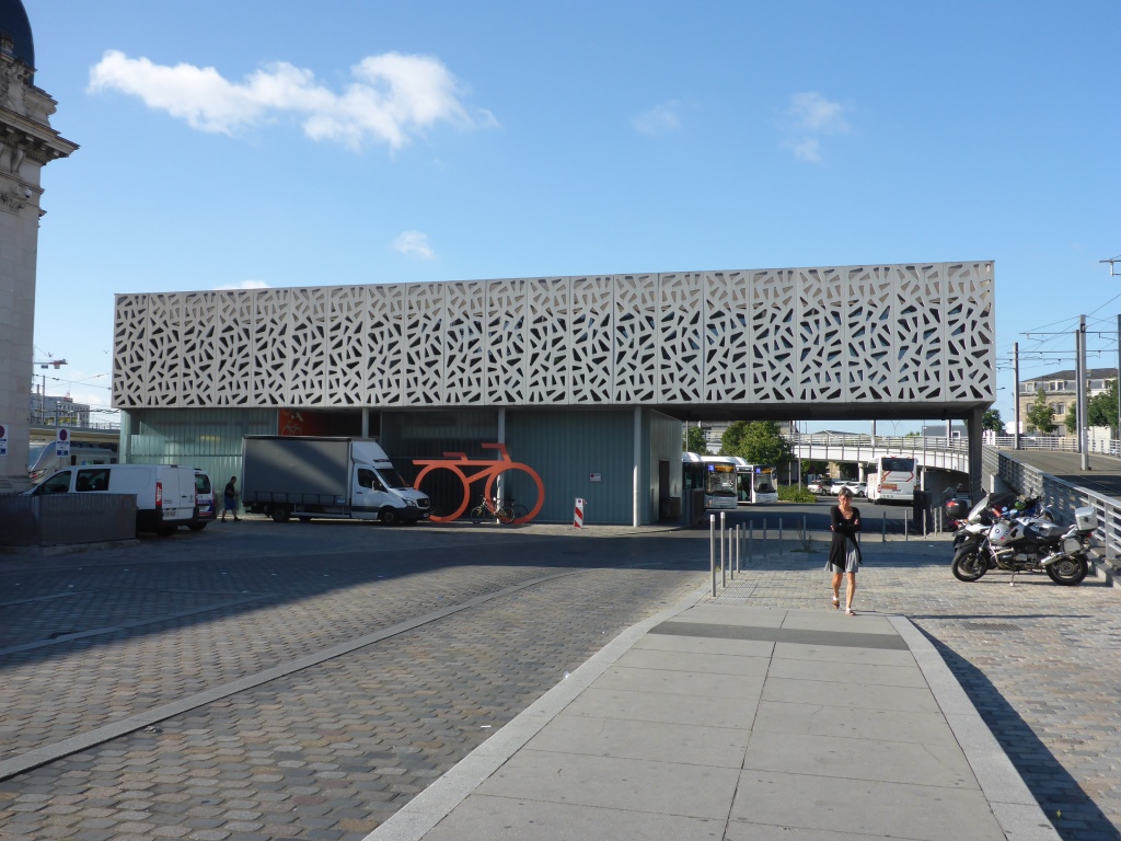 Fahrradparkhaus am Bahnhof Saint-Jean (Bild: Klaus Dapp)