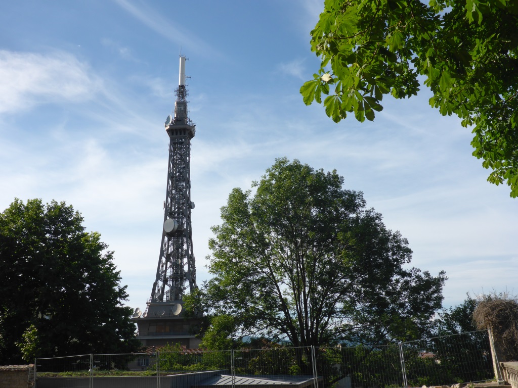 Aussichtsturm im Design des Eifelturms (Bild: Klaus Dapp)