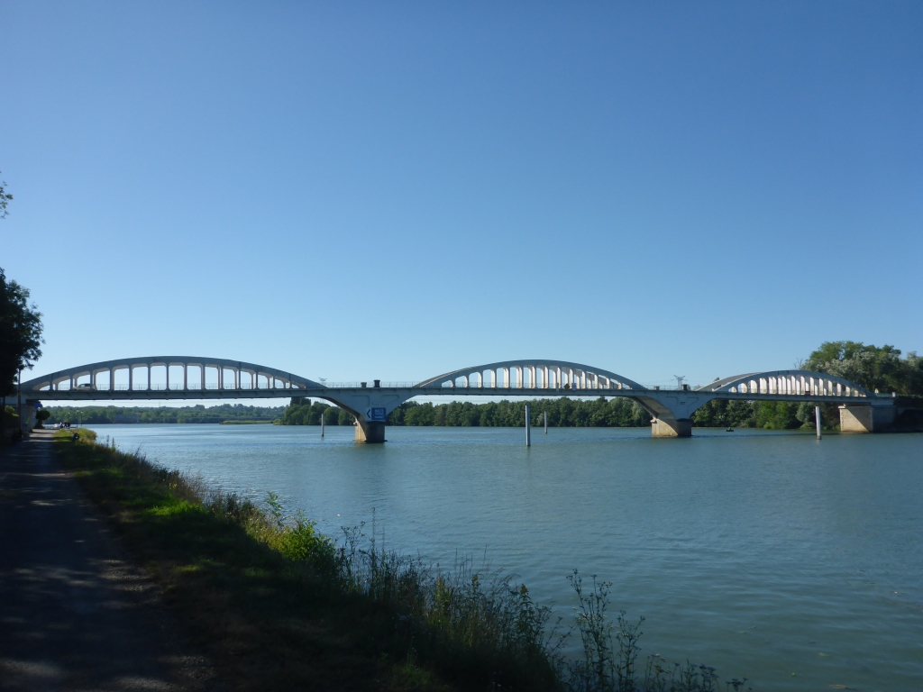 Brücke über die Saône zwischen Dracé und Thoissey (Bild: Klaus Dapp)