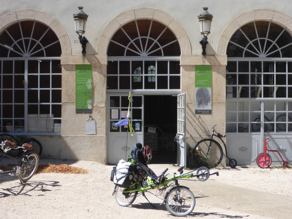 Grasshopper vor dem Fahrradmuseum in Tornus (Bild: Klaus Dapp)