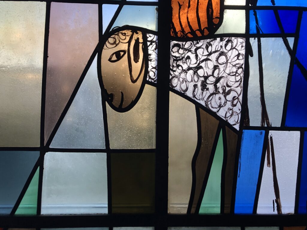 Ausschnitt aus dem von Otto Dix entworfenen Kirchenfenster in Kattenhorn (Bild: Klaus Dapp)