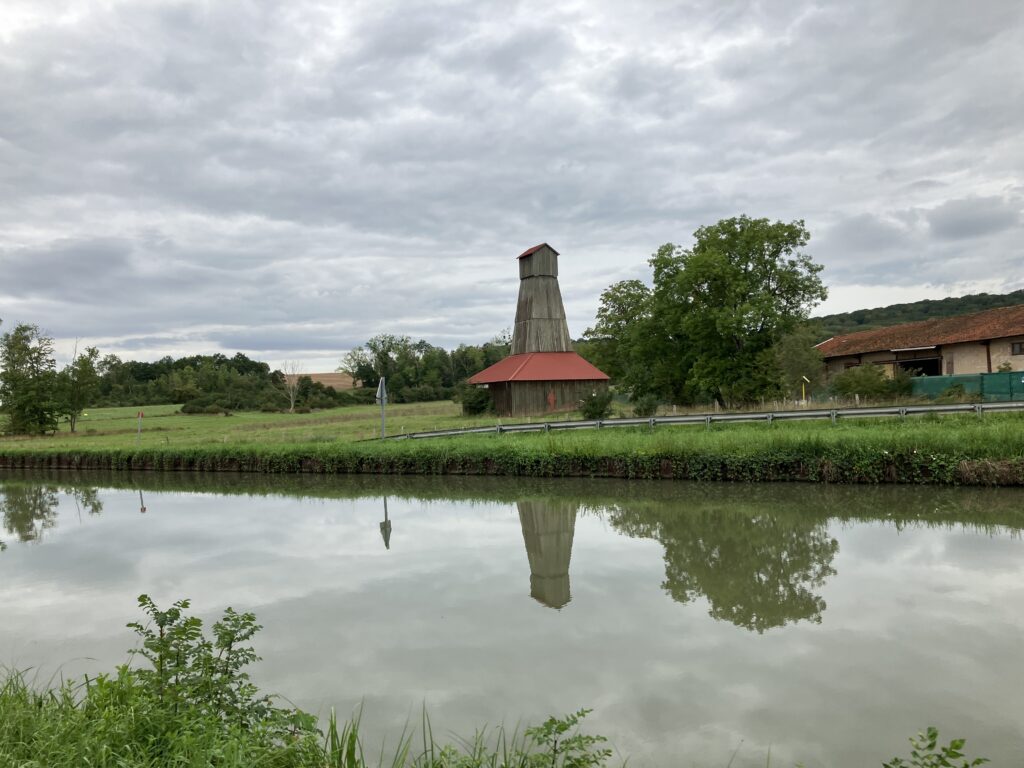 Ehemaliger Förderturm der Saline von Einville-au-Jard (Bild: Klaus Dapp)