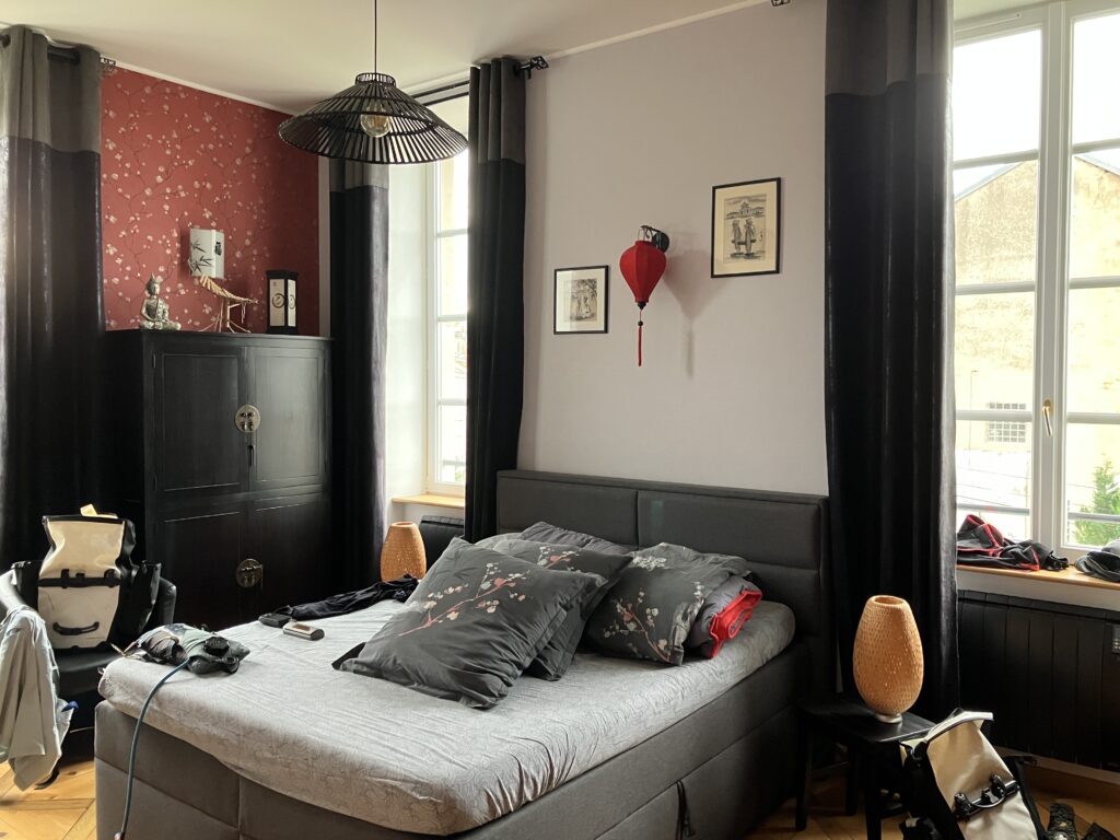 Zimmer in unserer Unterkunft in Réchicourt-le-Chateau (Bild: Klaus Dapp)
